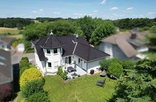 Haus kaufen in 53567 Asbach, Asbach: Stilvolles Mehrgenerationenhaus – Mit Türmchen und Gartenparadies