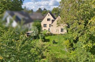 Haus kaufen in 22547 Hamburg, Zweifamilienhaus am Böverspark: Großes Gartengrundstück mit Potenzial für einen Neubau