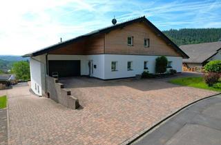 Haus kaufen in 54568 Gerolstein, Gerolstein - Wunderschön gelegenes, geräumiges Landhaus mit Terrasse, Balkon, Einliegerwohnung, Garage und einmaligem Ausblick in Gerolstein-Müllenborn