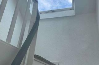 Wohnung mieten in Wiedenhofstr., 47798 Stadtmitte, Kleine, helle, hübsche 2-Zi-DG-Wohnung zentral gelegen f. 1 Person