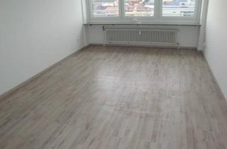Wohnung mieten in Josephsplatz, 95444 City, Zentrumslage mit Ausblick, neu renovierte 1-Zi.-Wohnung mit Küchenzeile, Wfl. ca. 30 m²