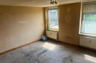 Wohnung mieten in Kölner Straße 66, 47805 Dießem/Lehmheide, Ein Jahr halbe Kaltmiete: Wohnung zum Selbstrenovieren in zentraler Lage von Krefeld zu vermieten