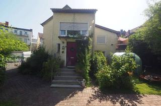 Haus kaufen in 66482 Zweibrücken (Stadt), GEMÜTLICHES DREIFAMILIENHAUS IMIT SCHÖNEM GARTEN UND 4 GARAGEN