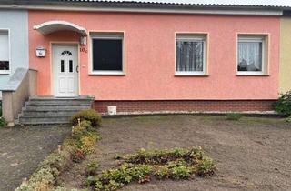 Haus mieten in 39576 Stendal, Preiswertes, saniertes 3-Raum-Reihenhaus mit EBK in Stendal