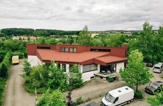 Gewerbeimmobilie kaufen in 90513 Zirndorf, Moderne Gewerbeimmobilie mit vermieteter Einheit und flexiblen Büroflächen – Toplage in Zirndorf