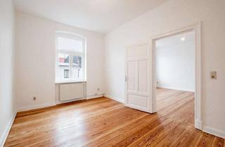 Wohnung kaufen in Wittenburger Straße 98, 19053 Paulsstadt, Sonnenverwöhnt & stilvoll: 3-Zimmer-Wohnung mit Südbalkon und neuer Küche – frei zum Einzug