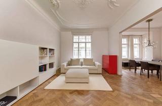 Wohnung kaufen in Viktualienmarkt, 80538 Lehel, Stilvoller Altbaucharme in Premiumlage. Exklusives Zuhause nahe Viktualienmarkt & Isar.