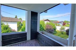 Wohnung kaufen in 83278 Traunstein, 2-Zimmer-Wohnung mit terrassenartigen überdachten Süd-Westbalkon in Traunstein