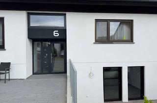 Wohnung kaufen in Hornbergstraße, 71083 Herrenberg, Exklusive 2-Raum-Wohnung mit gehobener Innenausstattung mit EBK in Herrenberg