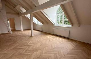 Wohnung kaufen in Kilianstraße 4a, 86153 Innenstadt, Erstbezug nach Sanierung: Exklusive 3-Raum-Dachgeschosswohnung mit geh. Innenausstattung in Augsburg