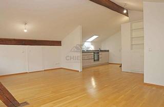 Wohnung mieten in 83115 Neubeuern, Lichtdurchflutete 3-Zimmer-Dachgeschosswohnung im Zentrum von Neubeuern