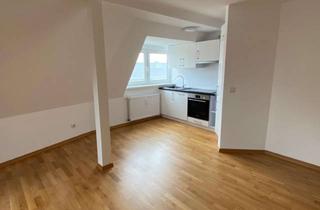 Wohnung mieten in Friedrich-Engels-Platz, 18055 Stadtmitte, Stilvolle 1,5-Zimmer-Dachgeschosswohnung in Rostock