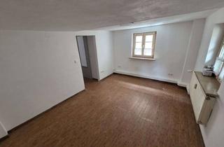 Wohnung mieten in 86152 Innenstadt, kleine süße Wohnung im Baudenkmal (dicke Außenwände) Isolierglas sucht passenden Mieter