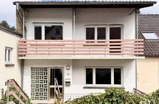 Einfamilienhaus kaufen in 66440 Blieskastel, Solides Einfamilienhaus mit drei Schlafzimmern, Balkon, Keller und Garage