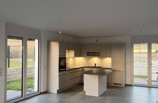 Haus mieten in Lerchenfenster, 55442 Warmsroth, elegante NEUBAU-Doppelhaushälfte mit gehobener Innenausstattung und Küche