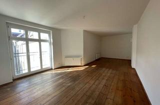 Wohnung mieten in Lychener Straße, 10437 Prenzlauer Berg (Prenzlauer Berg), IDYLLISCHE 1-Zi.-Altbauwhg.- schöne Dielen, Küche, Bad-Eine Oase!