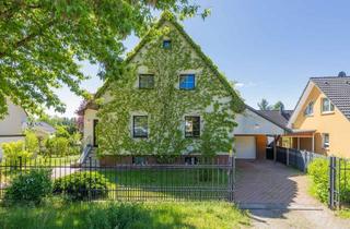 Einfamilienhaus kaufen in 12621 Kaulsdorf (Hellersdorf), Mit drei Bädern/WCs, Kamin, Garage, wohnlichem Souterrain - Einfamilienhaus in Kaulsdorf