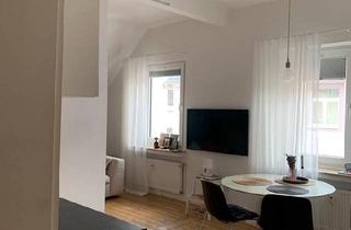Wohnung kaufen in 33615 Bielefeld, Bielefeld - Gemütliche Dachgeschosswohnung 2-ZKB am Siegfriedplatz am Siggi