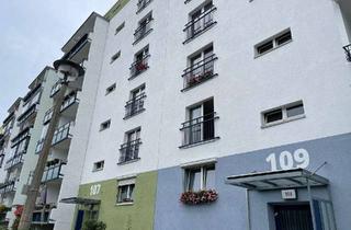 Wohnung mieten in Hellersdorfer Straße 109, 12619 Kaulsdorf (Hellersdorf), Gepflegte Moblierte Wohnung mit drei Zimmern (WG-moglich) sowie Balkon und Einbauküche