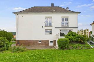 Haus kaufen in 36284 Hohenroda, Zweifamilienhaus mit 2. Garagen und schön gelegenem Garten!