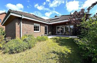 Haus kaufen in 23717 Kasseedorf, Kasseedorf - Winkelbungalow mit Doppelgarage inmitten der Holsteinischen Schweiz