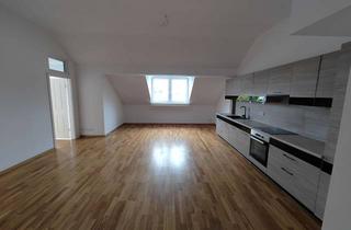 Wohnung mieten in Rungestraße 12, 16515 Oranienburg, Stilvolle 3-Raum-DG-Wohnung mit gehobener Innenausstattung mit EBK im Zentrum von Oranienburg