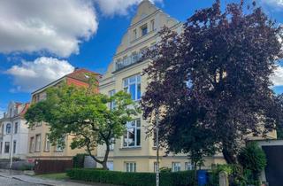 Wohnung kaufen in 18055 Stadtmitte, **Altbau-Traum in Bestlage**