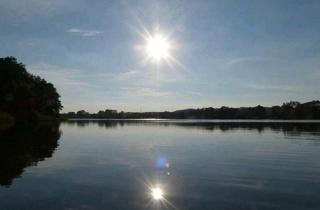 Haus kaufen in 17166 Teterow, TRAUMHAFTES REETGEDECKTES BOOTSHAUS AM SEE – IM NATURPARK MECKLENBURGER SCHWEIZ UND KUMMEROWER SEE