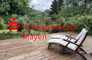 Haus kaufen in 56761 Müllenbach, Eifel-Idylle: Ferienhaus mit großer Terrasse und gepflegtem Grundstück