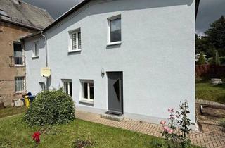 Mehrfamilienhaus kaufen in 09385 Lugau, Günstiges EFH mit Terrasse, Garage, Dusche und sonnigem Grundstück am grünen Ortsrand