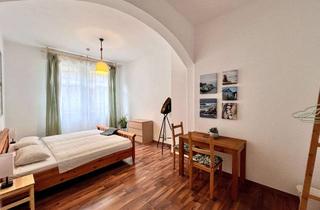 Wohnung mieten in Alte Pforzheimer Straße 51, 75305 Neuenbürg, Großzügige Altbauwohnung mit Schlossblick, hohen Decken und Einbauküche