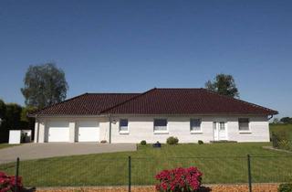 Haus kaufen in 24401 Böel, Böel - Bungalow mit Doppelgarage und großem Grundstück in Böel