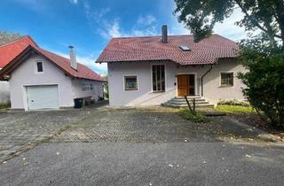 Haus kaufen in 92263 Ebermannsdorf, Ebermannsdorf - Großes Wohnhaus mit Einliegerwohnung, PV-Anlage und 6000m2 Grund
