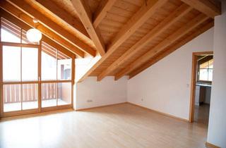 Wohnung kaufen in Am Hackenzaun 20, 83233 Bernau, Exklusive, gepflegte 3-Raum-DG-Wohnung mit Balkon und Einbauküche in Bernau am Chiemsee