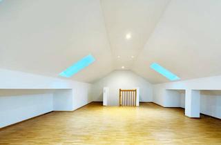 Wohnung kaufen in 82008 Unterhaching, Zwei Etagen zum Verlieben – Maisonette mit Gartenblick und Studio-Charme!