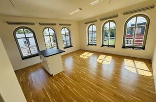 Wohnung mieten in Adolf-Heyden-Strasse, 12555 Köpenick (Köpenick), Sehr Helle Süd-West-Wohnung mit Dach-Terrasse, Badewanne, Klimaanlage und EBK! Direkt an der Spree!