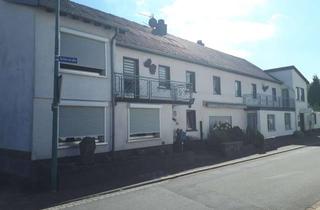 Haus kaufen in 54570 Neroth, großes Haus mit drei abgetrennten Wohn- einheiten im Herzen von Neroth