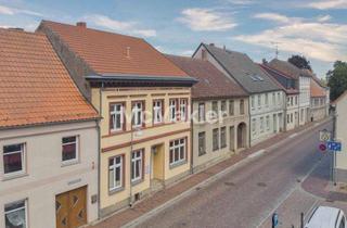 Gewerbeimmobilie kaufen in Große Straße 27, 17217 Penzlin, Arbeiten oder profitieren: Bezugsfreies Bürohaus mit normaler Ausstattung in Penzlin