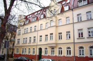 Wohnung kaufen in Lassallestraße 36, 08058 Zwickau, Eine ganze Etage nur für Sie! DG-Wohnung, 4 Zimmer, Gäste-WC, Balkon, vermietet!