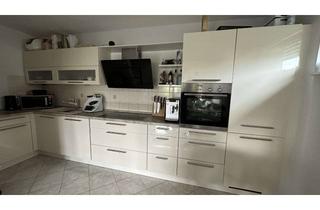 Wohnung kaufen in Ulmer Straße 74, 72555 Metzingen, 3,5 Zimmer-Wohnung mit Balkon, Gartenanteil & TG-Stellplatz in Metzingen