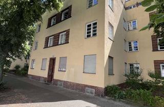 Wohnung kaufen in Schwendyweg 36 We 36, 13587 Spandau, ruhige Seitenstraße, grüner Innenhof, gepflegtes Haus und Tageslichtbad