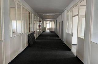 Geschäftslokal mieten in 95028 Hof, Ehemaliges Bürogebäude (ca. 500 m²) - ideal als Lagerfläche - teilbar dank 2 separaten Eingängen - gute Verkehrsanbindung - Kurzzeit Anmietung möglich