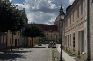 Haus kaufen in 04931 Mühlberg, zentrumsnahes Wohn -/ Geschäftshaus mit Potenzial, teilw. Stuckdecke, Garage, Carport, 3 Eingänge