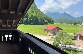 Wohnung kaufen in 83246 Unterwössen, Charmante Dachgeschosswohnung! 3,5 Zi mit 2 sonnigen Balkonen