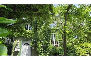 Villa kaufen in Am Hahnwald, 65527 Niedernhausen, Große Stadtvilla als 2FH mit tollem Garten in bester Lage von Niedernhausen