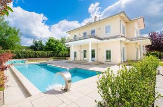 Villa kaufen in 01796 Pirna, Mediterrane Stadtvilla mit Außenpool für gehobene Wohnansprüche