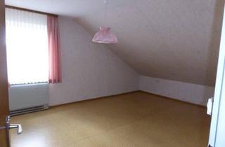 Wohnung kaufen in 95158 Kirchenlamitz, Kirchenlamitz - Dachgeschosswohnung mit Potenzial, renovierungsbedürftig