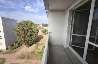 Wohnung mieten in Hallesche Straße 242, 06295 Lutherstadt Eisleben, Familien aufgepasst- 4 Zimmer mit Balkon und Badewanne!
