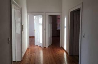 Wohnung mieten in 72074 Tübingen, Altbaujuwel in Tübinger Altstadtnähe mit Balkon, Parkett und 4 hellen Zimmern
