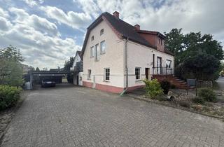 Mehrfamilienhaus kaufen in 27299 Langwedel, Langwedel: Individuelles Mehrfamilienhaus mit drei Wohneinheiten und Doppelcarport in zentraler Lage